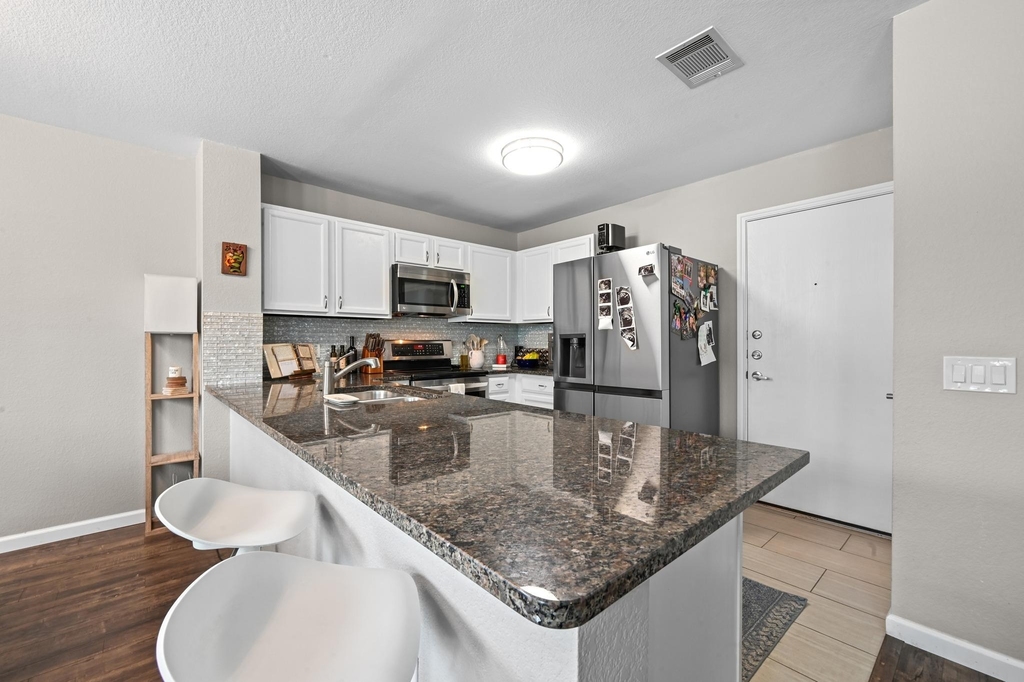 1414 Strickland Dr - Photo 10