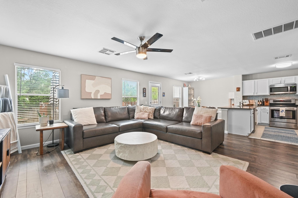 1414 Strickland Dr - Photo 5