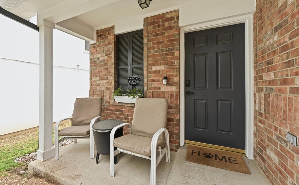 1414 Strickland Dr - Photo 2