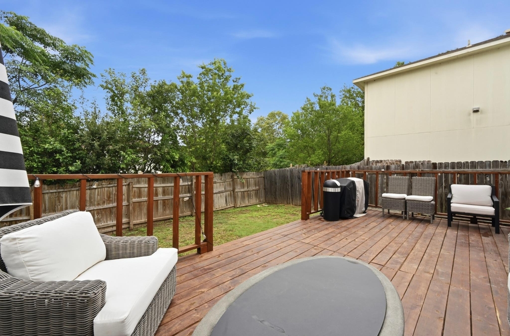 1414 Strickland Dr - Photo 22