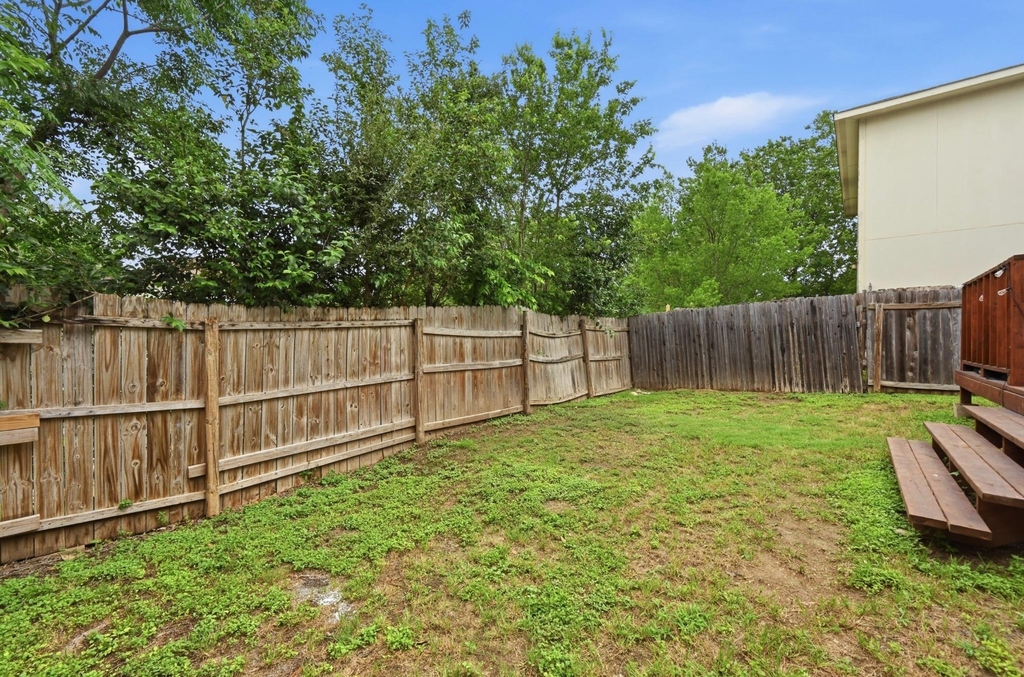 1414 Strickland Dr - Photo 23