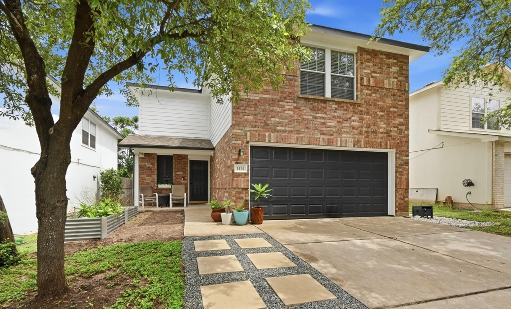 1414 Strickland Dr - Photo 1