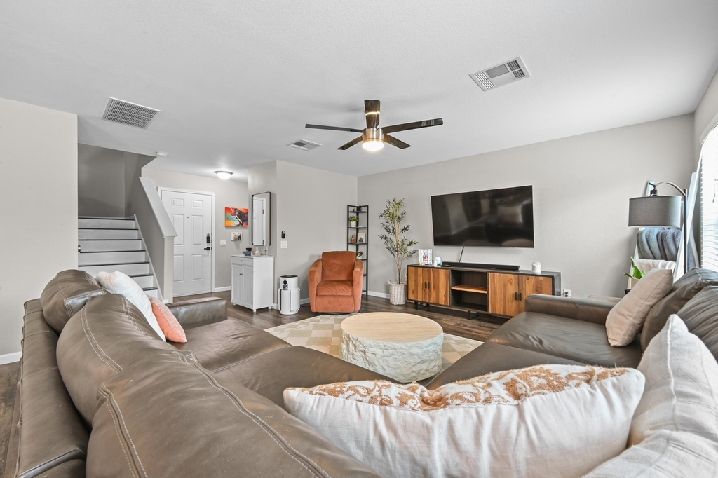 1414 Strickland Dr - Photo 7