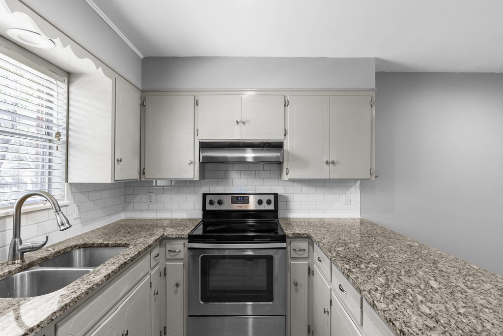 2205 Lanier Dr - Photo 4