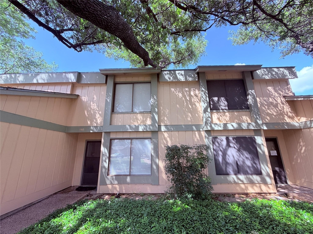 9611 Blue Creek Ln - Photo 1