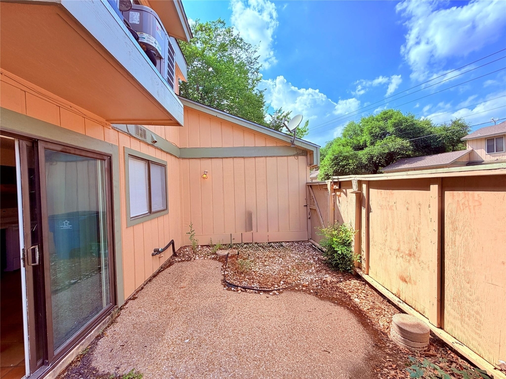 9611 Blue Creek Ln - Photo 33
