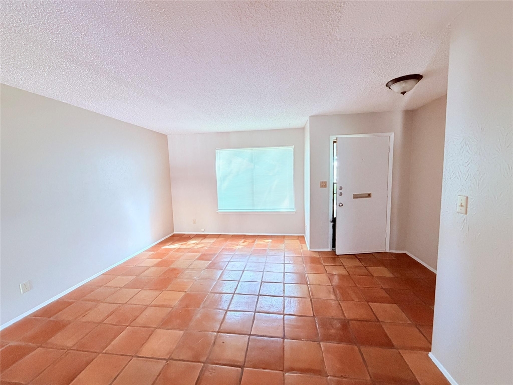 9611 Blue Creek Ln - Photo 3