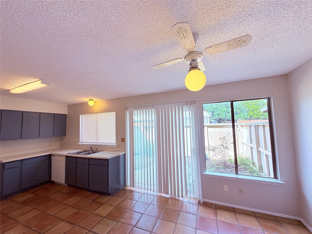 9611 Blue Creek Ln - Photo 16