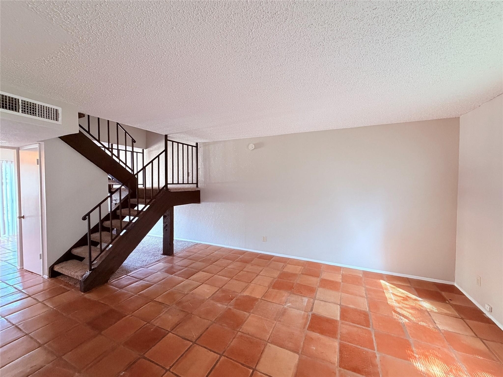 9611 Blue Creek Ln - Photo 2