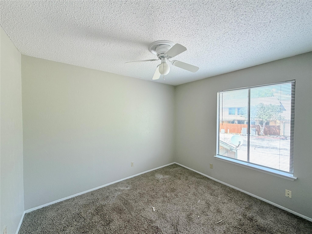 9611 Blue Creek Ln - Photo 25