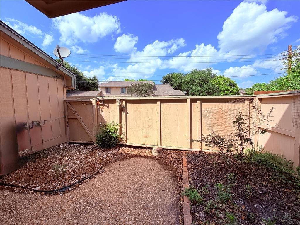 9611 Blue Creek Ln - Photo 31