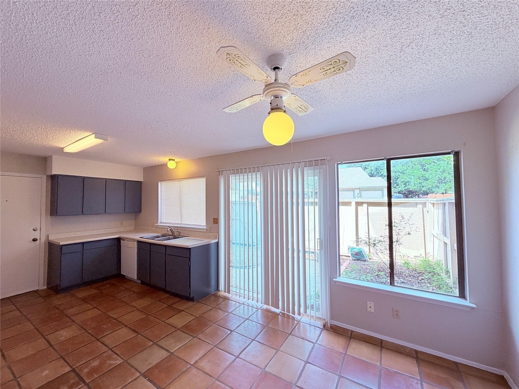 9611 Blue Creek Ln - Photo 11