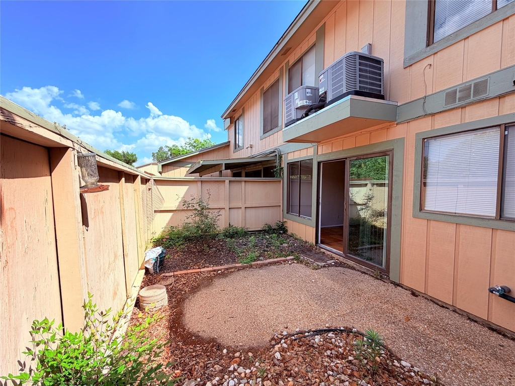 9611 Blue Creek Ln - Photo 32