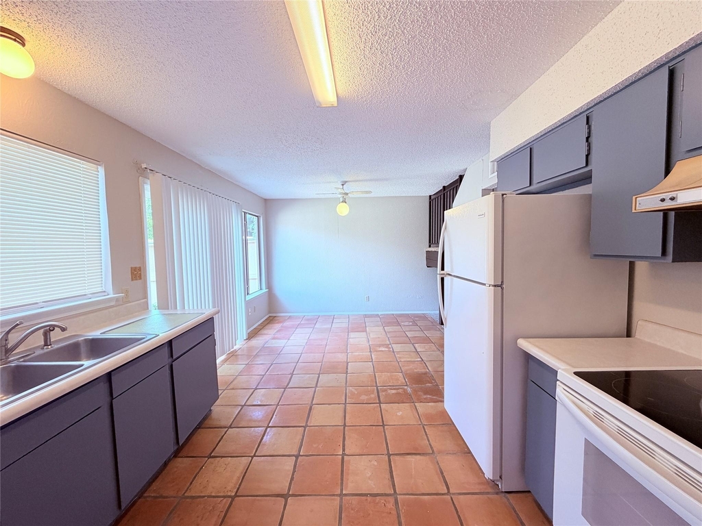 9611 Blue Creek Ln - Photo 15