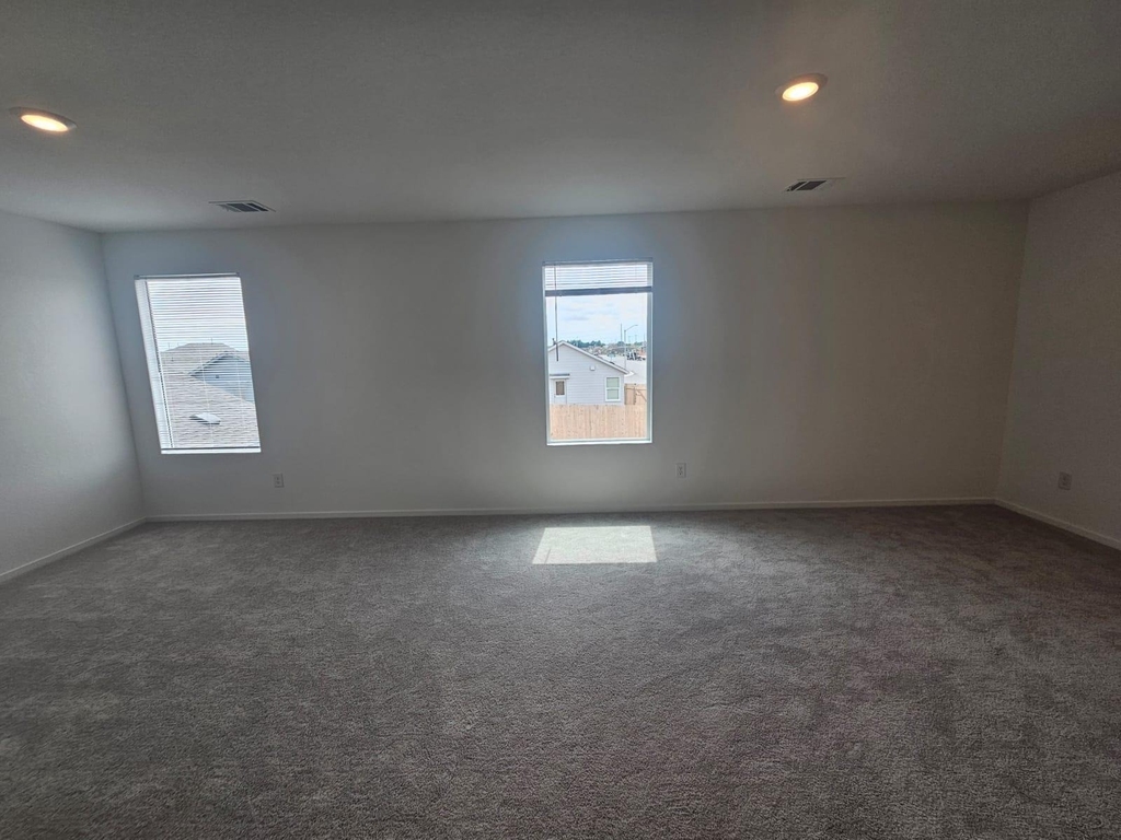 100 Silent Sky Ln - Photo 4