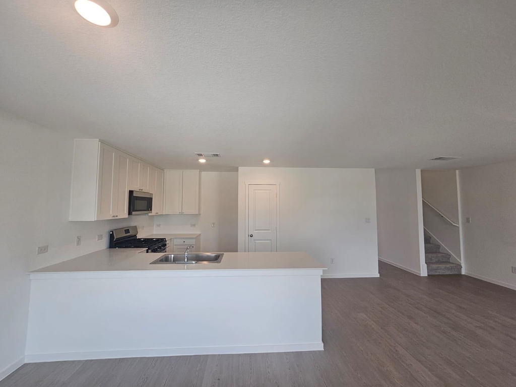 100 Silent Sky Ln - Photo 2