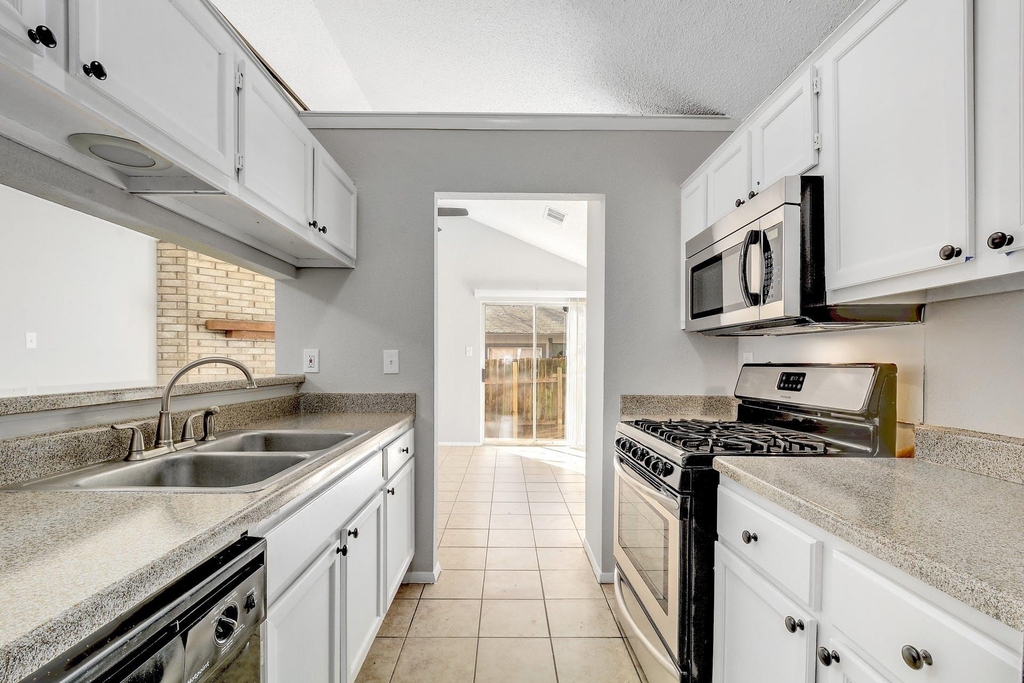 12207 Alderbrook Dr - Photo 10