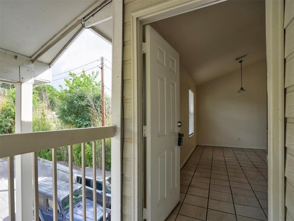 427 Lindsey St - Photo 1