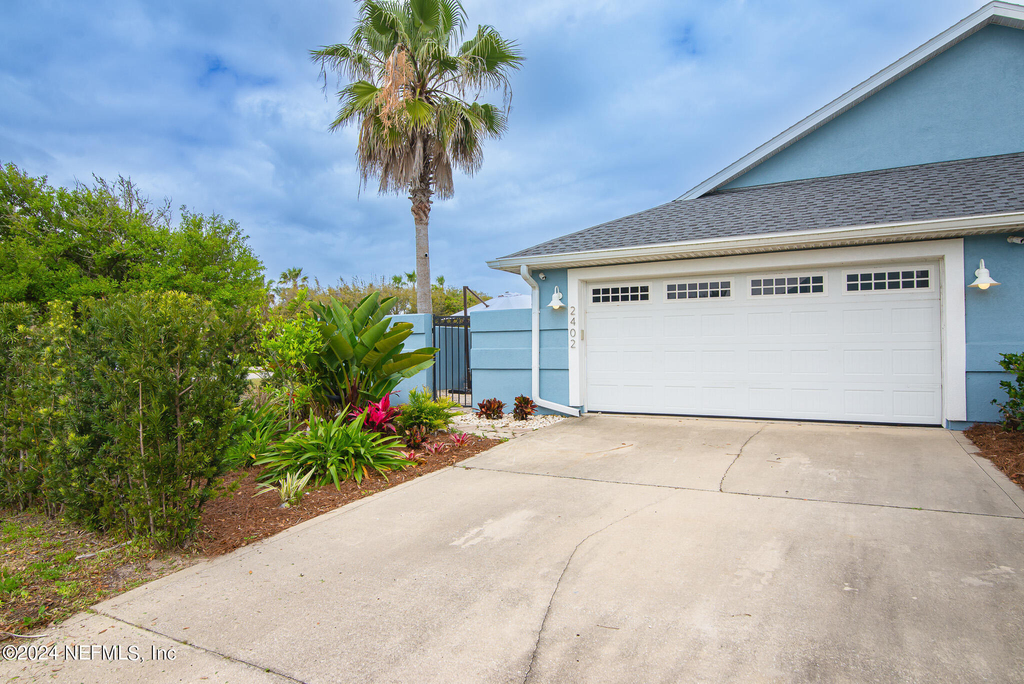 2402 Seagate Lane N - Photo 28