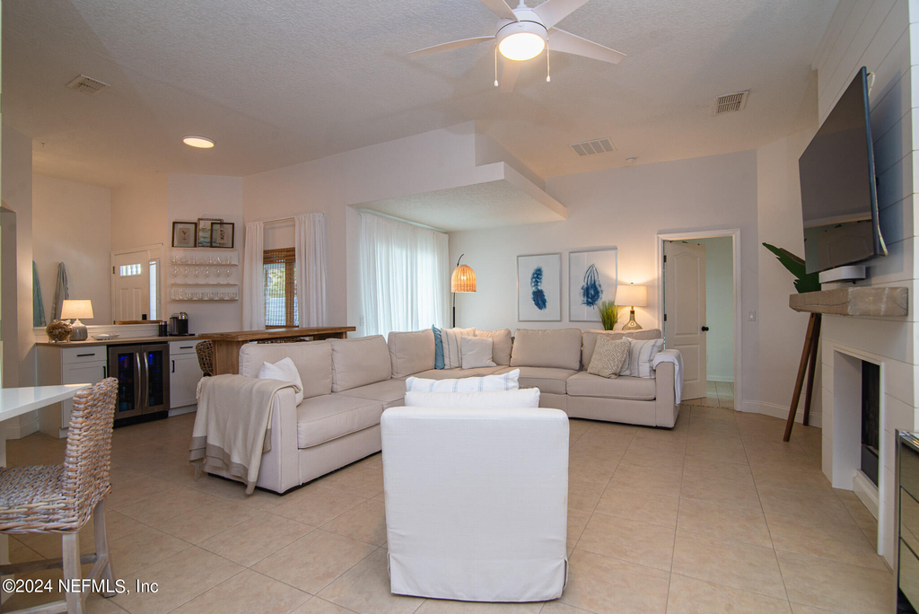 2402 Seagate Lane N - Photo 14