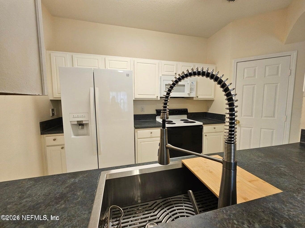 10550 Baymeadows Road - Photo 2