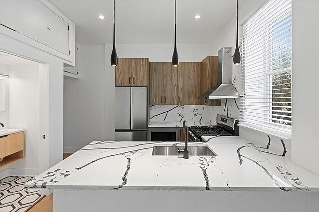 449 N Elizabeth Street - Photo 1