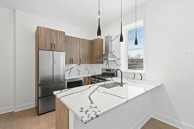 449 N Elizabeth Street - Photo 2