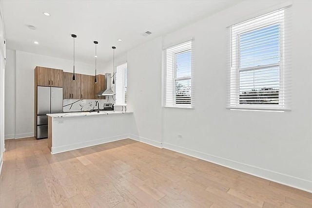 449 N Elizabeth Street - Photo 5