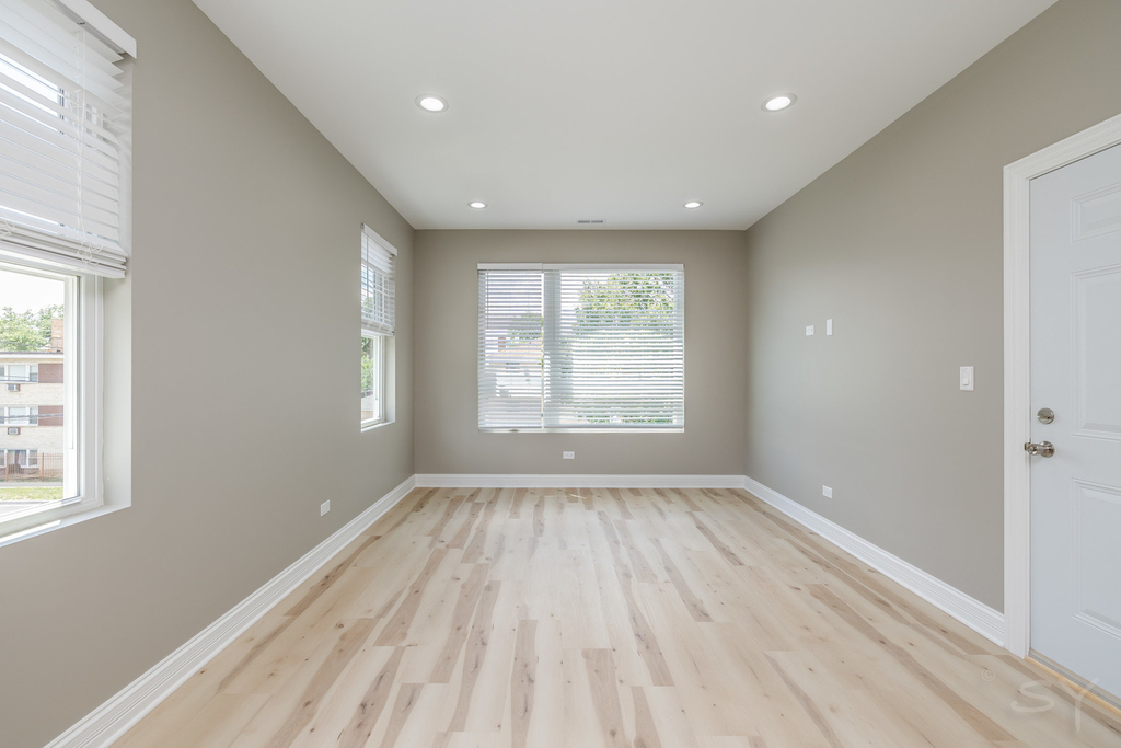723 N Waller Avenue - Photo 9