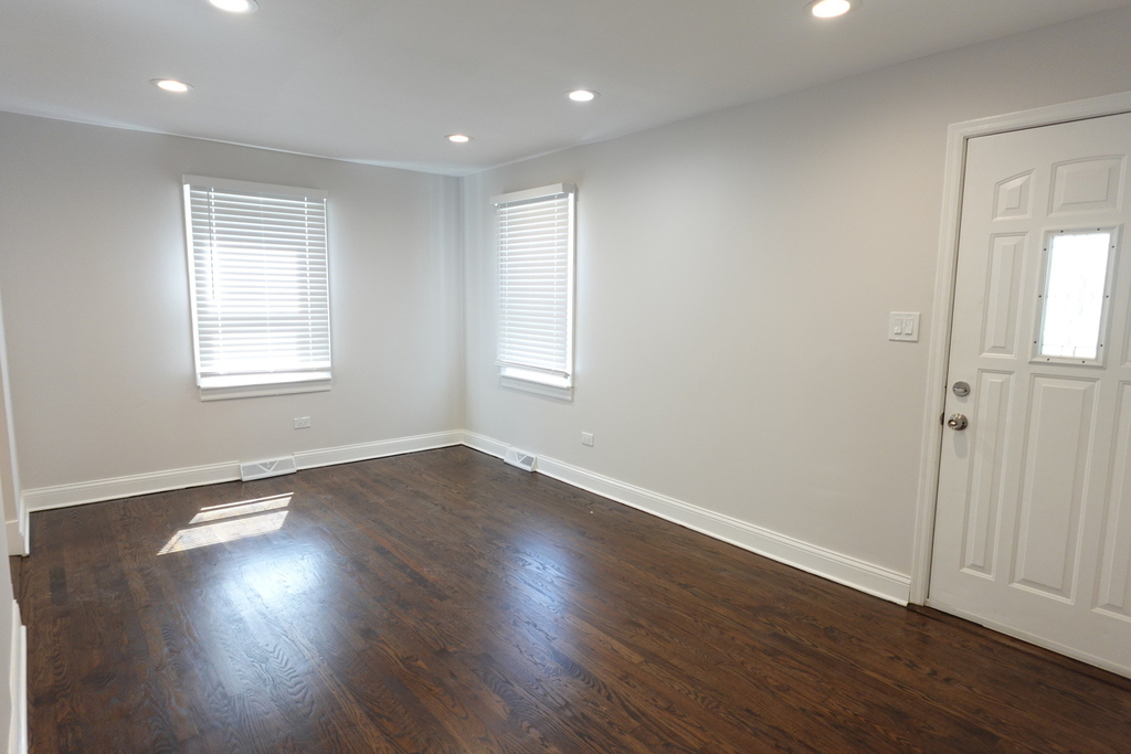 5834 W 89th Place - Photo 4