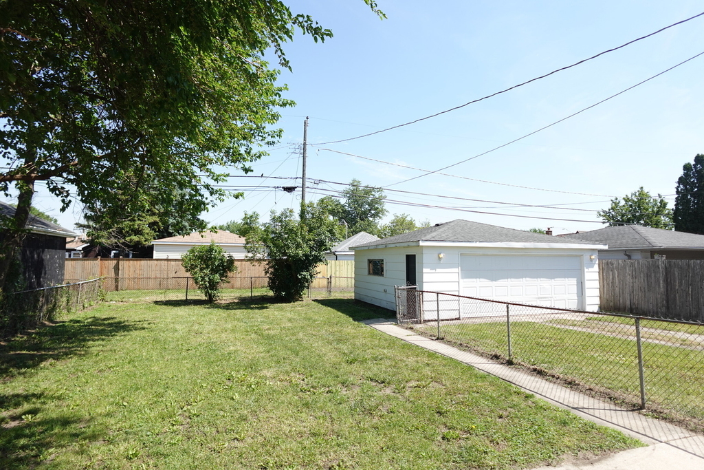 5834 W 89th Place - Photo 3