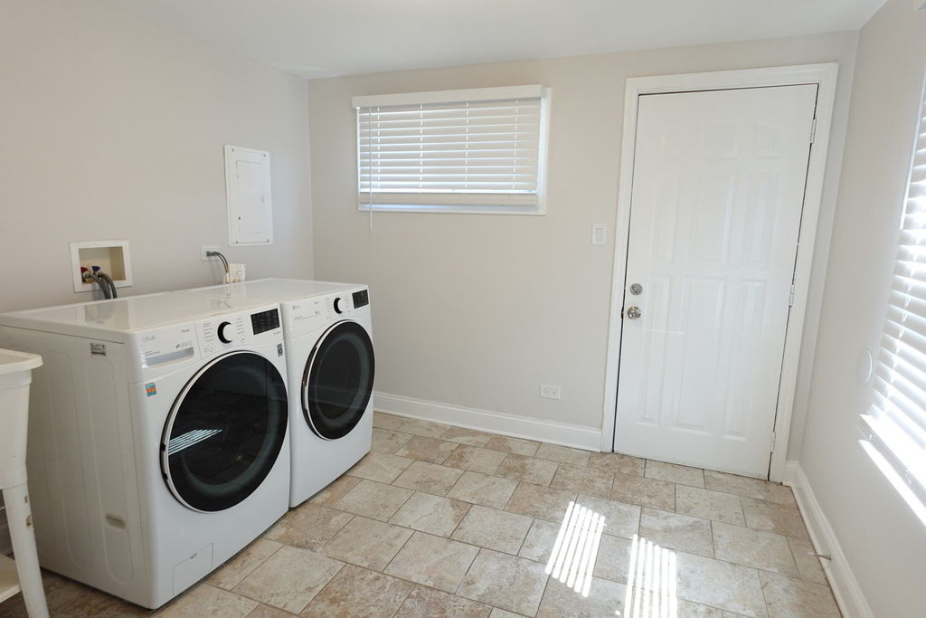 5834 W 89th Place - Photo 23