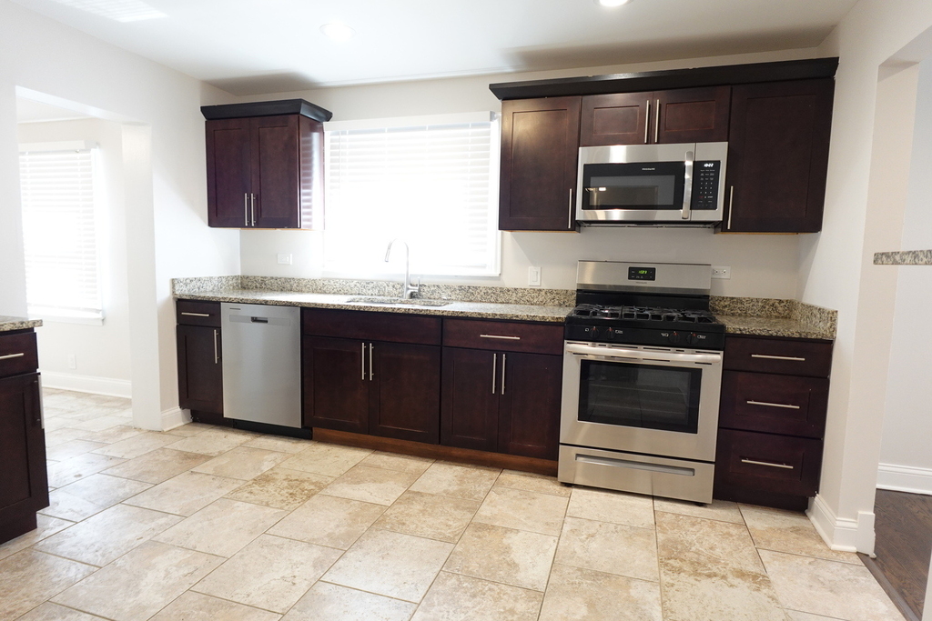 5834 W 89th Place - Photo 7