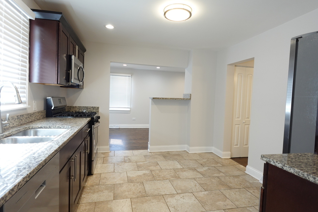 5834 W 89th Place - Photo 10