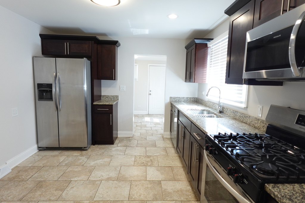 5834 W 89th Place - Photo 6