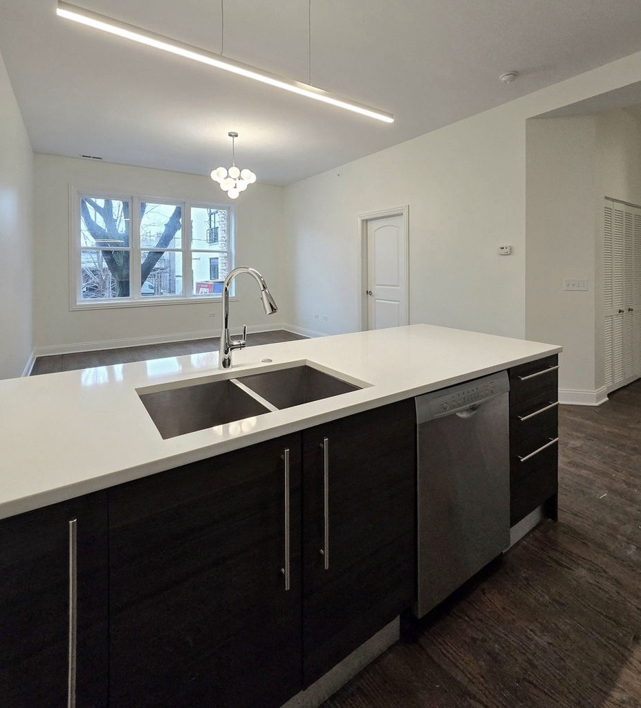 1537 N Orleans Avenue - Photo 4