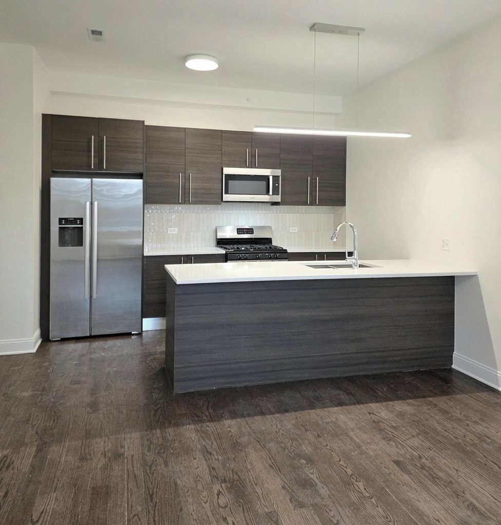 1537 N Orleans Avenue - Photo 1