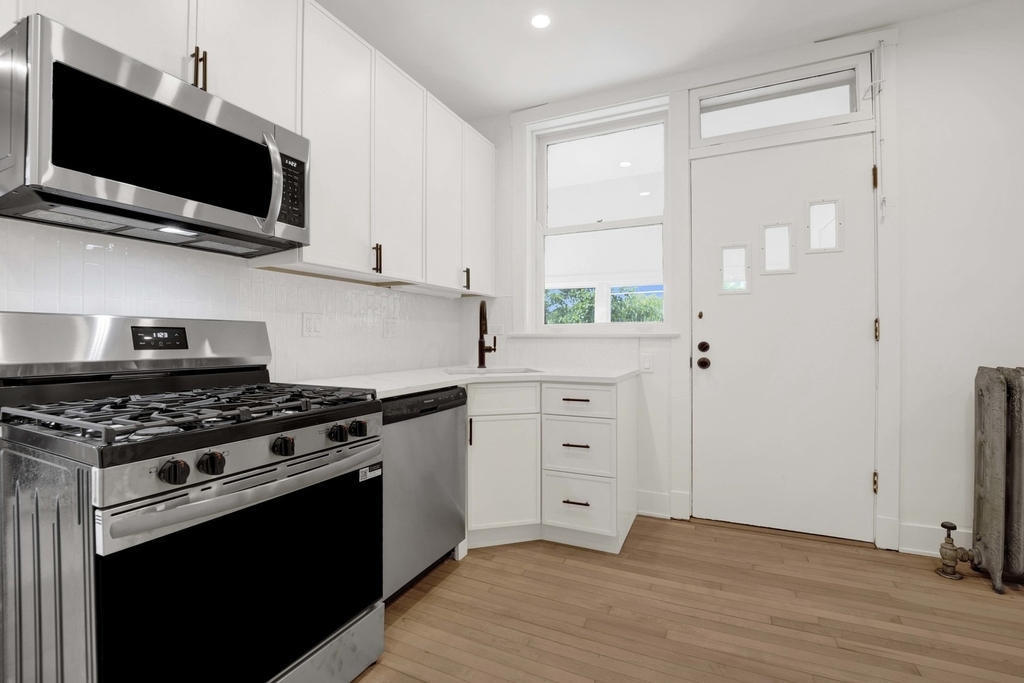 2107 W Eastwood Avenue - Photo 2