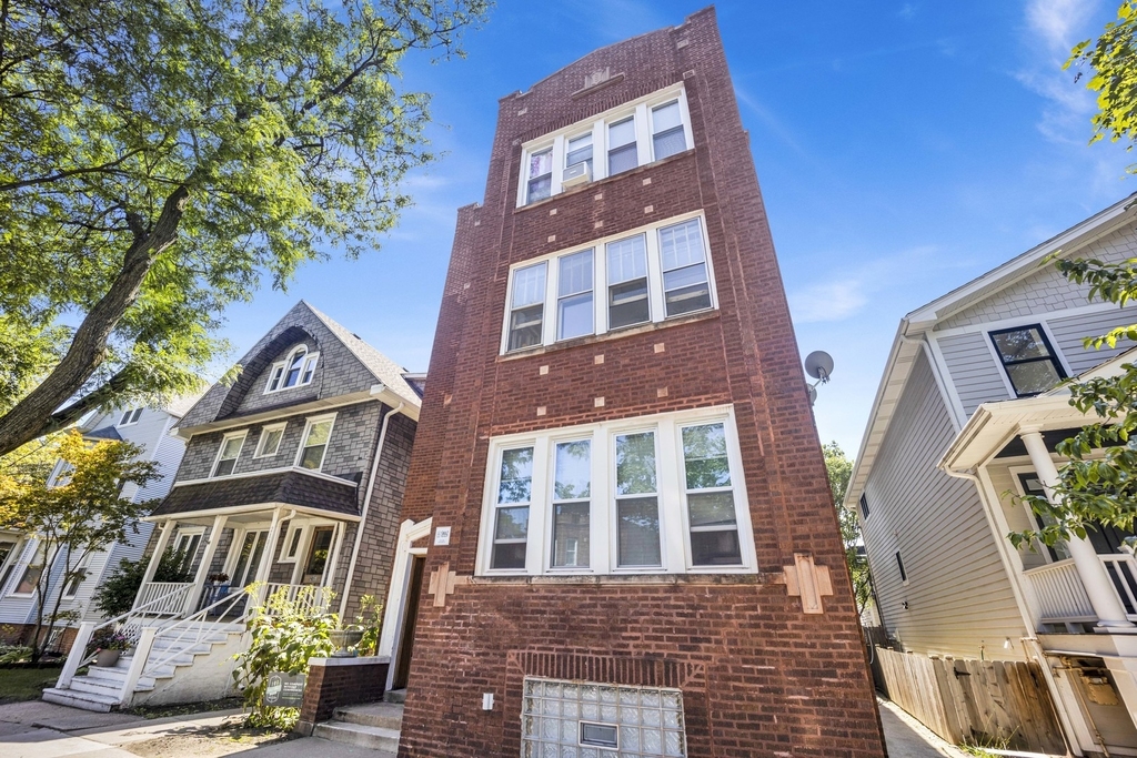 2107 W Eastwood Avenue - Photo 0