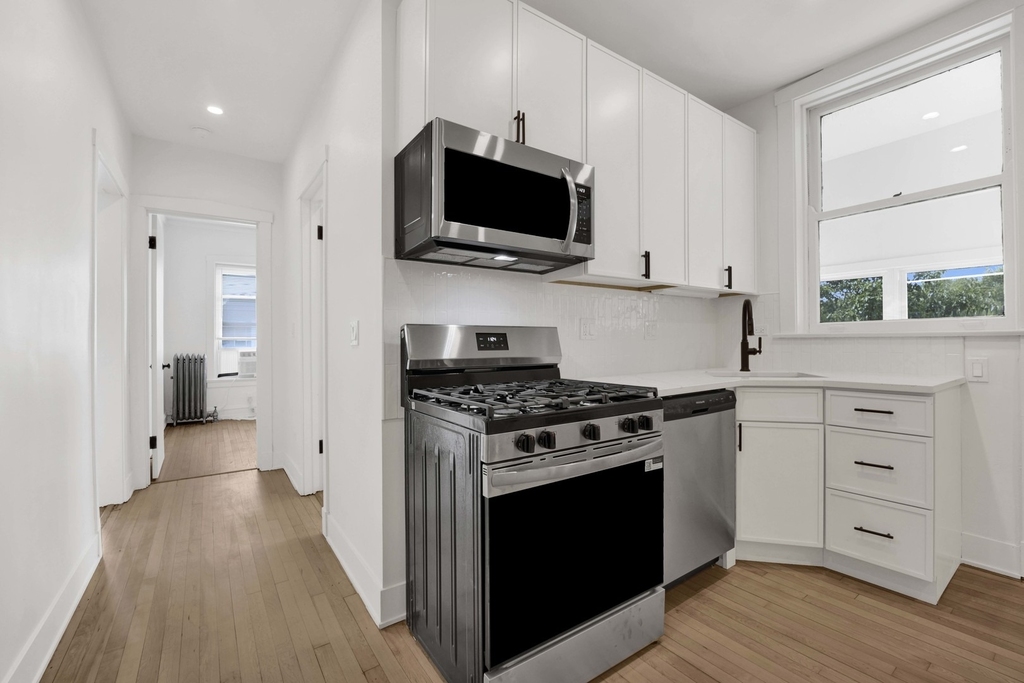 2107 W Eastwood Avenue - Photo 1