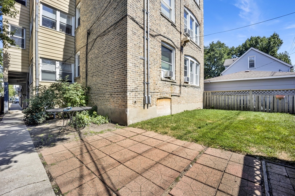 2107 W Eastwood Avenue - Photo 19