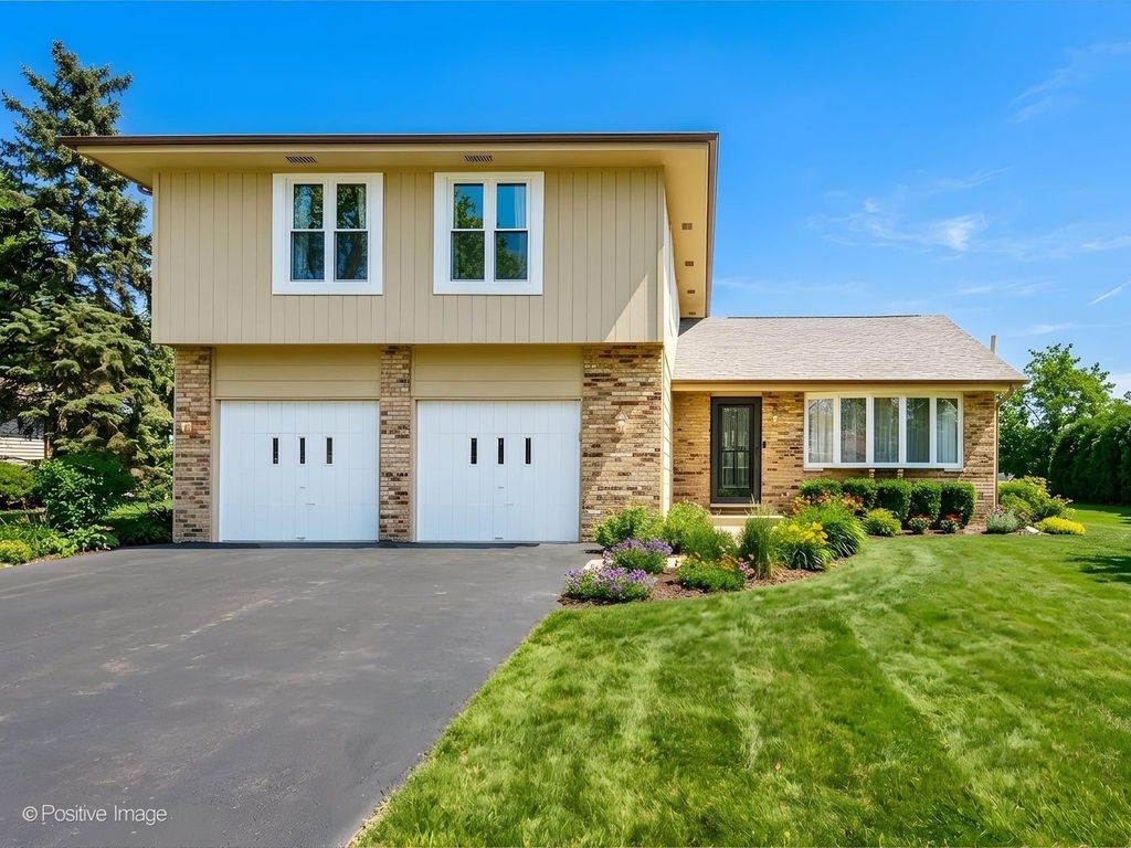 887 Braintree Lane - Photo 1