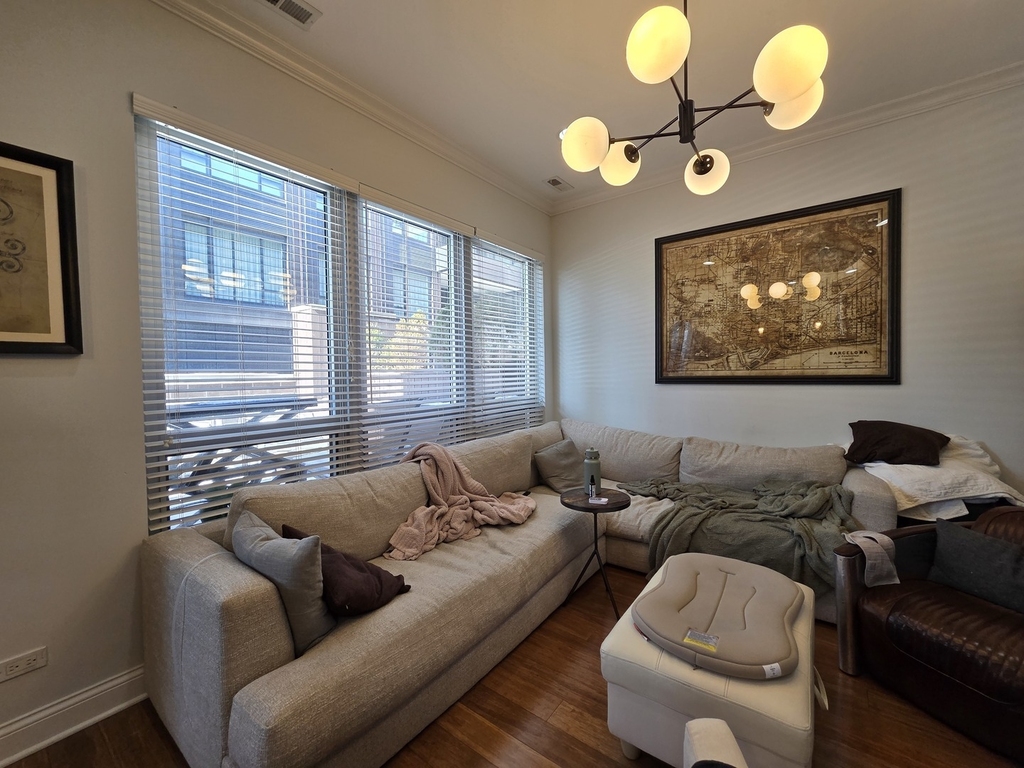 22 N Aberdeen Street - Photo 2
