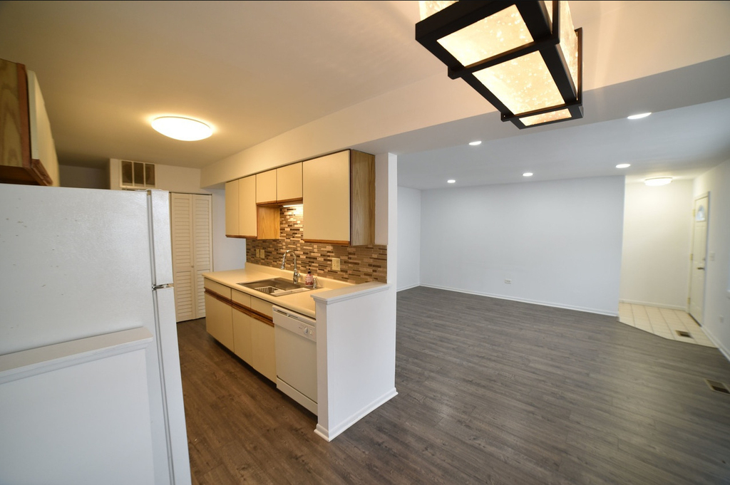 437 N Cambridge Drive - Photo 5