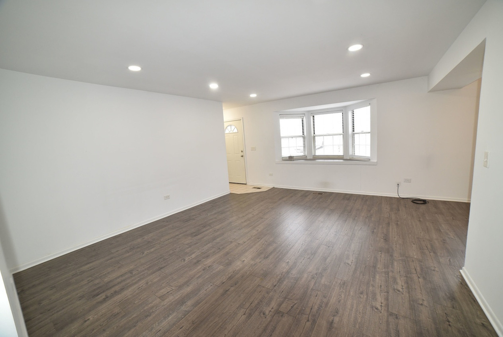 437 N Cambridge Drive - Photo 3