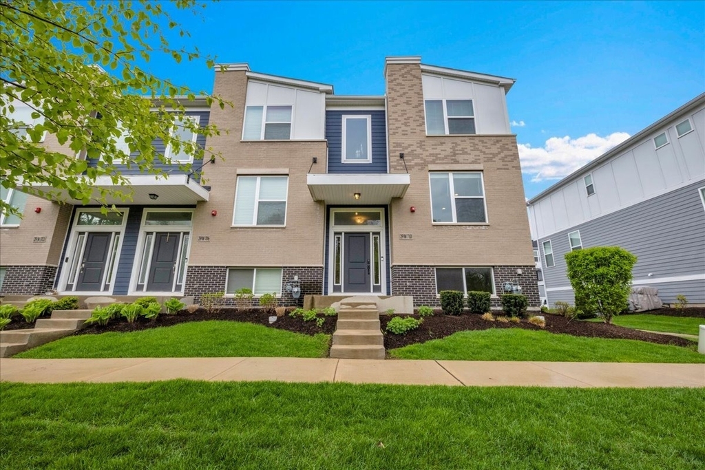 29w710 Cambridge Court - Photo 1