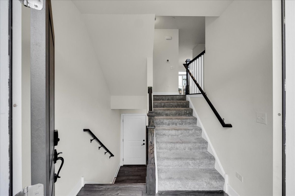 29w710 Cambridge Court - Photo 9