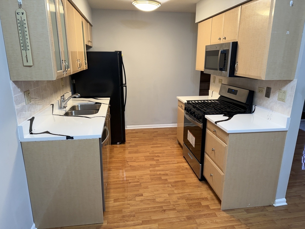410 Ashwood Court - Photo 2