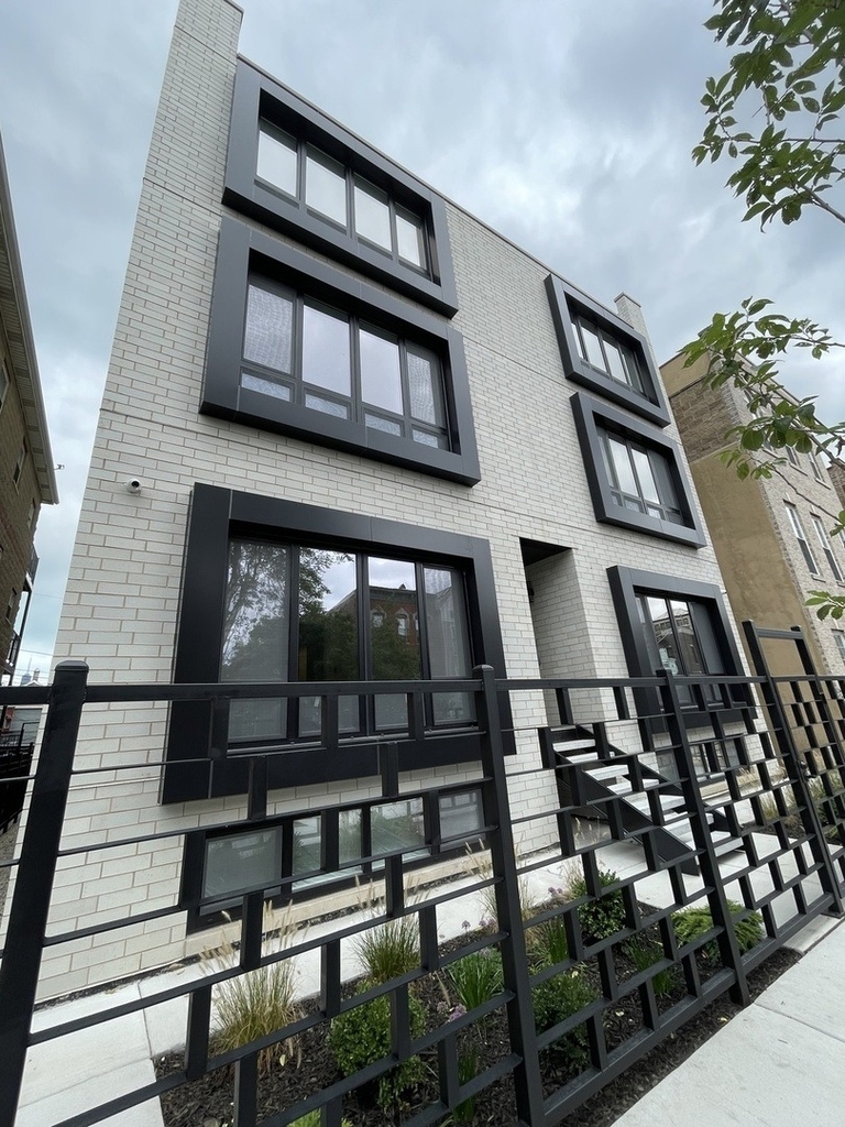 719 N Elizabeth Street - Photo 0