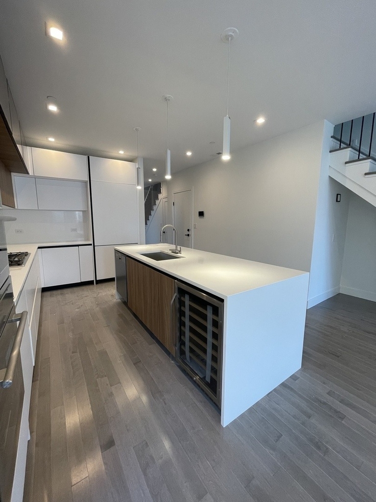 719 N Elizabeth Street - Photo 4